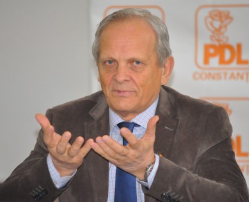 Stolojan îl sfătuiește pe Traian Băsescu să nu candideze la Primăria Capitalei